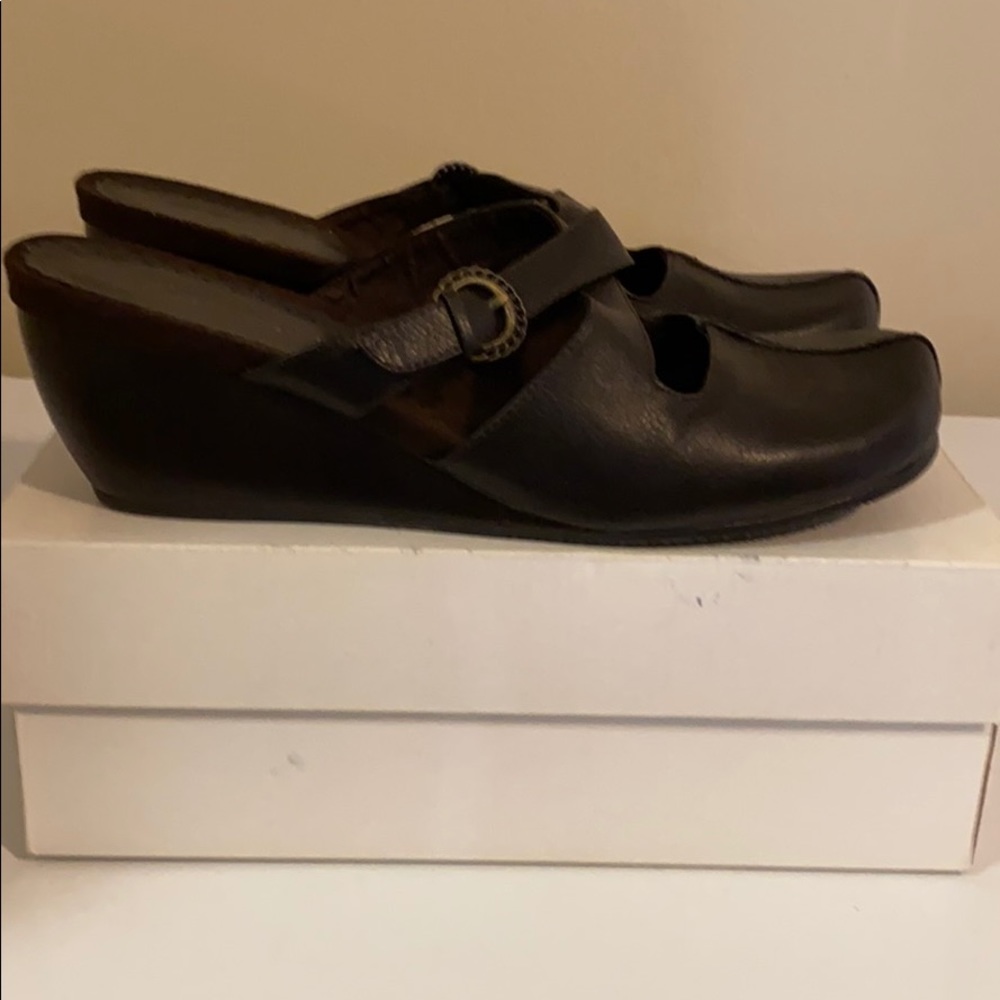 Wear Ever - Picture 2 of 5